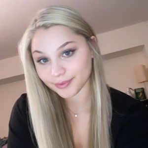 Meet your Posher, Alexia